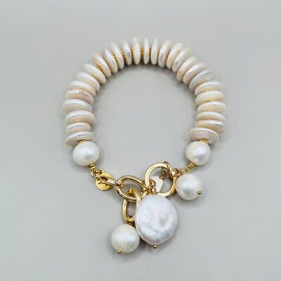 Pulsera Perla Natural Plana/Dije Chapa