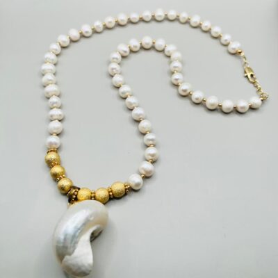 Collar Perlas Naturales/ Chapa